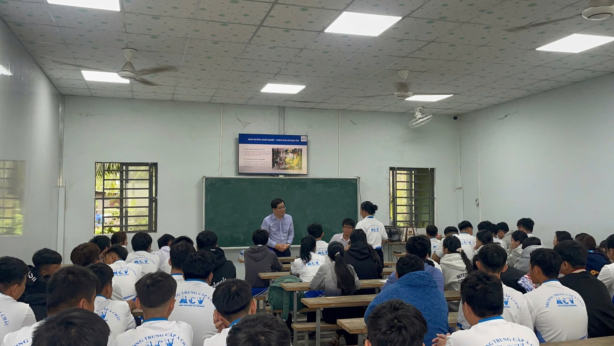 TỌA ĐÀM CHUYÊN GIA – TƯ VẤN NGHỀ NGHIỆP & ĐỊNH HƯỚNG KHỞI NGHIỆP SÁNG TẠO