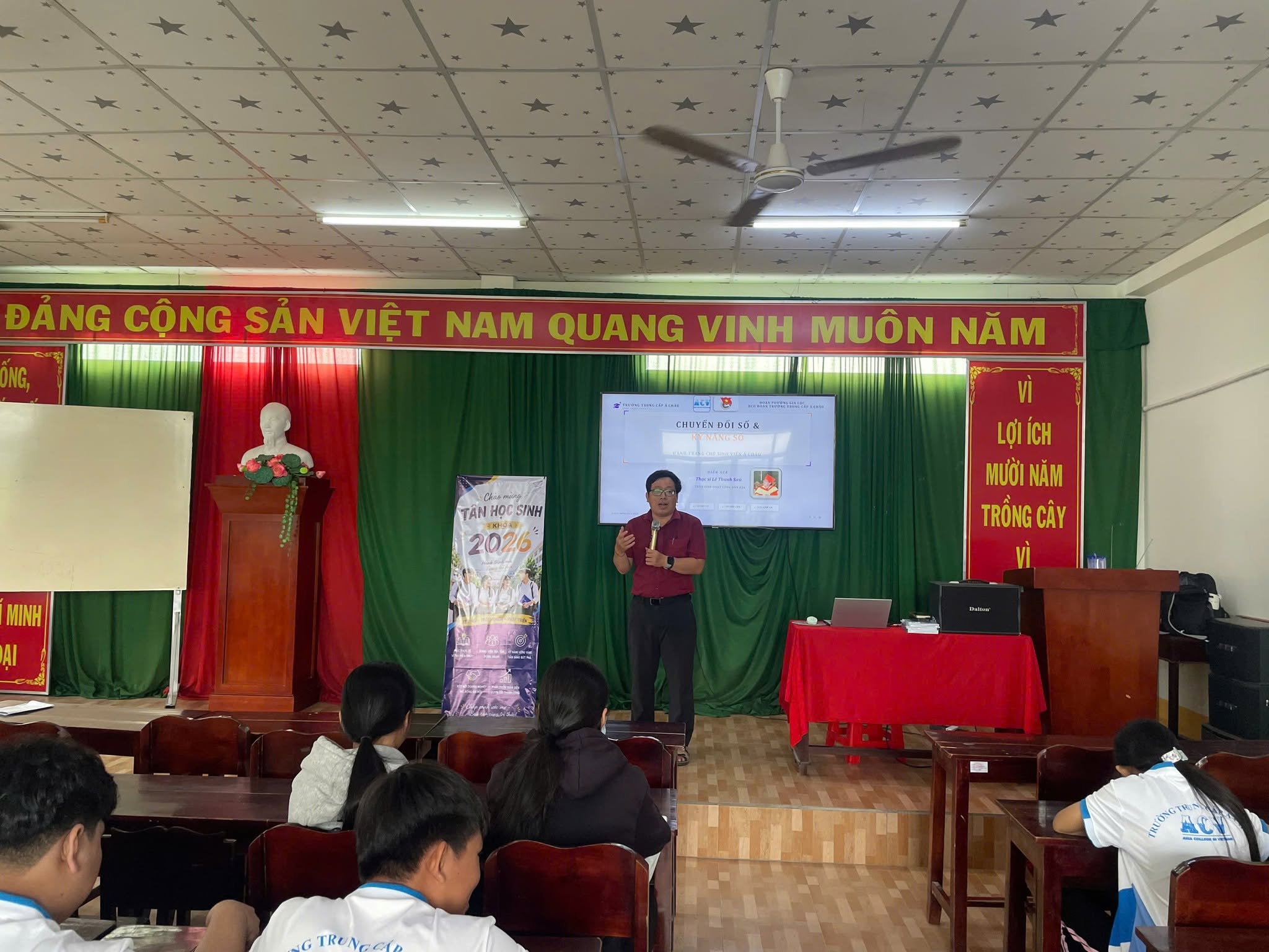🎓 CHƯƠNG TRÌNH CHUYỂN ĐỔI SỐ & KỸ NĂNG SỐ CHO TÂN SINH VIÊN K26