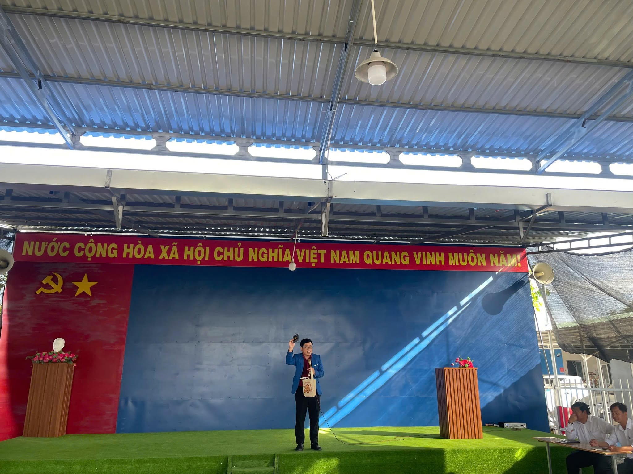 CHUNG TAY XÂY DỰNG MÔI TRƯỜNG SỐ AN TOÀN